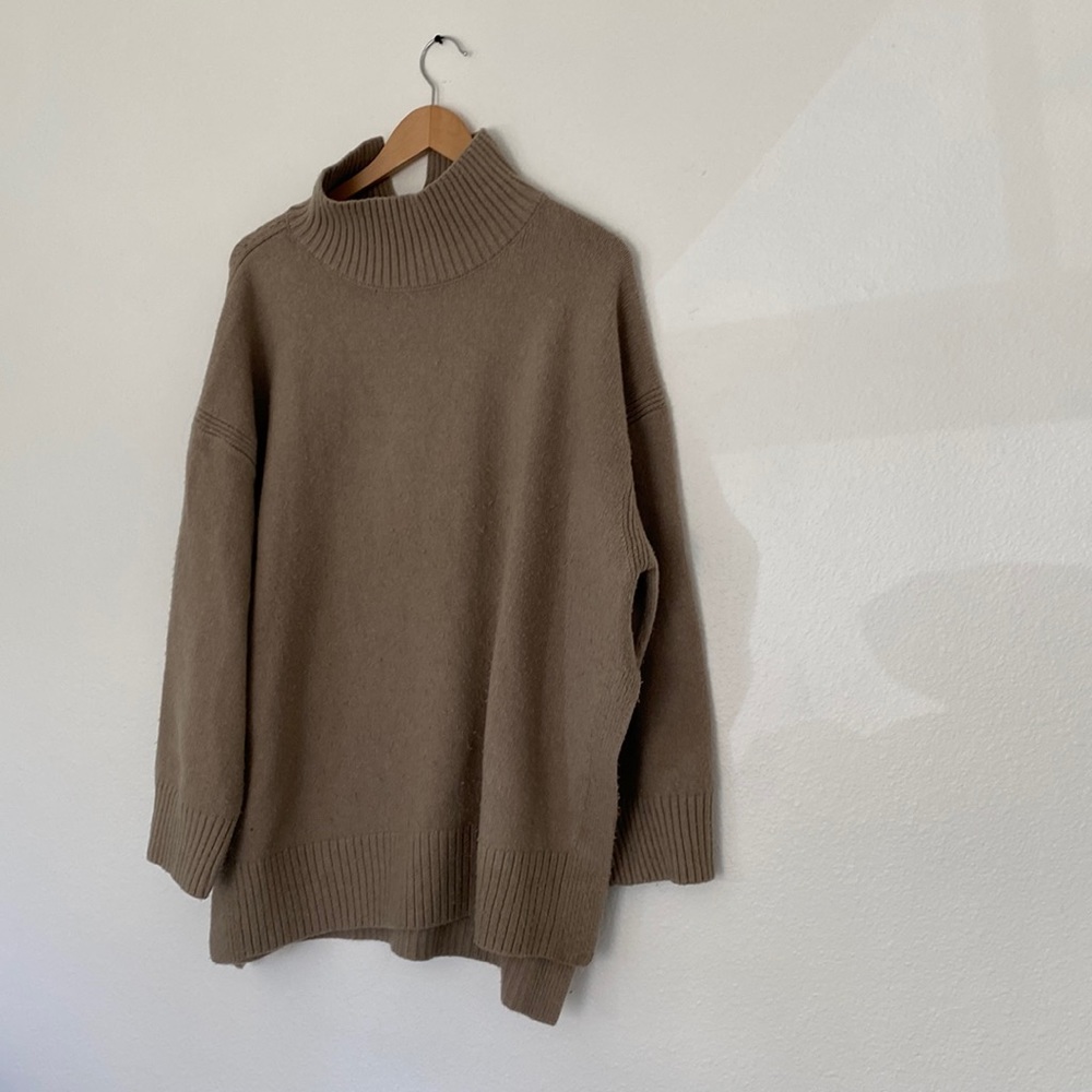 H&M brown turtleneck sweater size XL